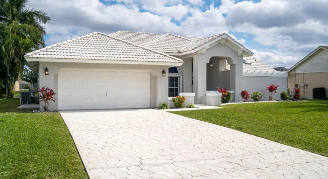 STUNNING Gulf Access Villa with Heated Pool - Villa Southern Paradise - Roelens Vacations