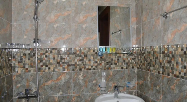 west door, Rezerwuj Hotel Hotele i noclegi w Mtskheta, Hotel