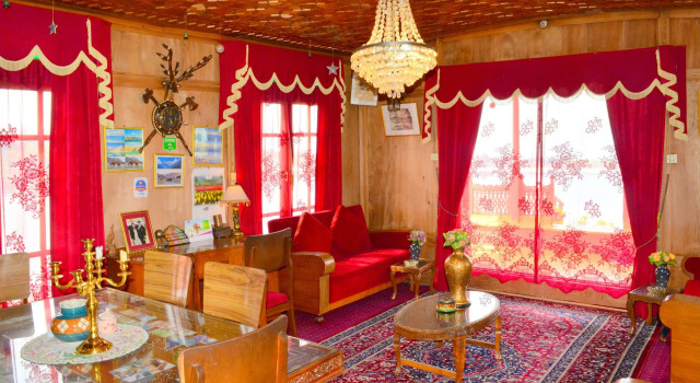 Golden Flower Heritage Houseboat, Забронировать Отель Сринагар Jammu & Kashmir Ski