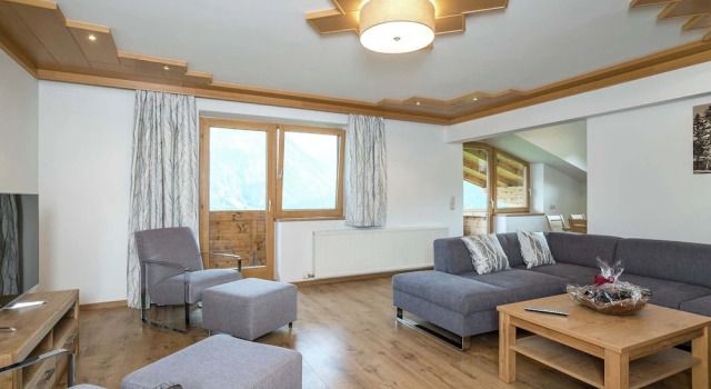 Шале Large Luxury Chalet near Ski Area Zillerarena Königsleiten