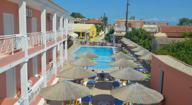 Семейные апартаменты с 2 комнатами с балконом Angelina Hotel & Apartments