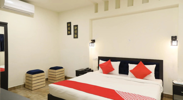 Люкс Standard OYO 28069 Hotel Leo Star