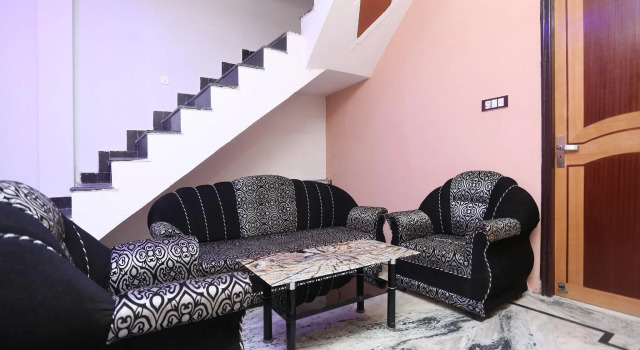 OYO 17090 Hotel Orchid, Забронировать Отель Отели Гомти Нагара с завтраком, Завтраки