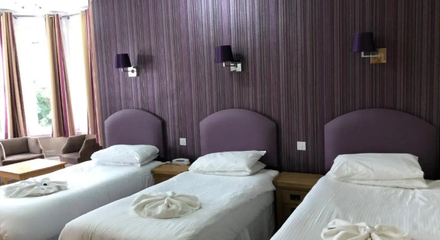 Трёхместный номер Standard Riviera Hotel