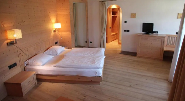 Четырёхместный номер Standard с балконом Hotel Cavallino