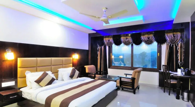 Двухместный люкс Hotel Crystal Ganga Heights 5 Min from Har Ki Pauri