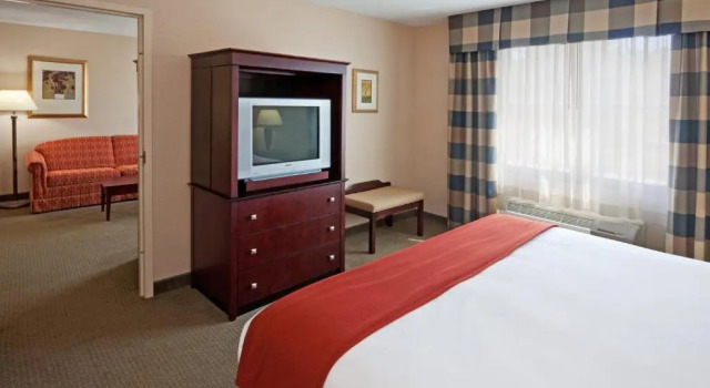 Люкс Holiday Inn Express Hotel & Suites Freeport by IHG