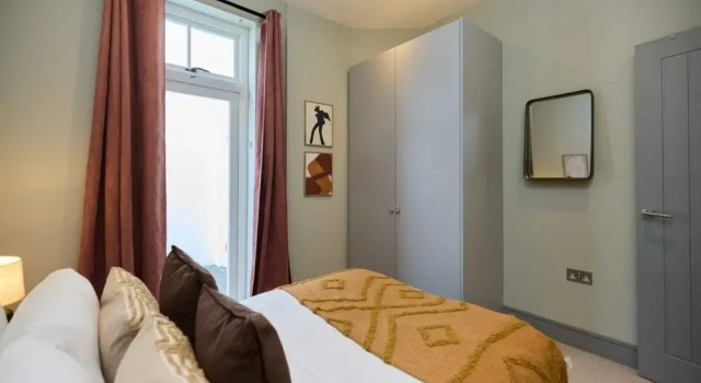 Апартаменты The Putney Hideaway - Modern and Elegant 3bdr Flat With Patio