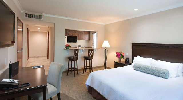 Полулюкс Premium Coast Burbank Hotel