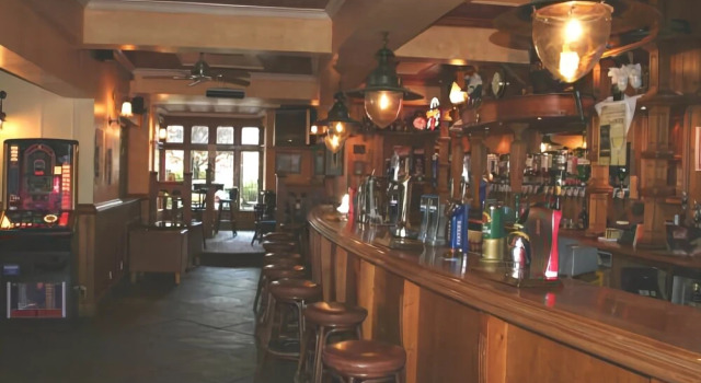 Pines Hotel Luton Airport, Забронировать Отель Лутон Бедфордшир, рядом с Luton Town Football Club