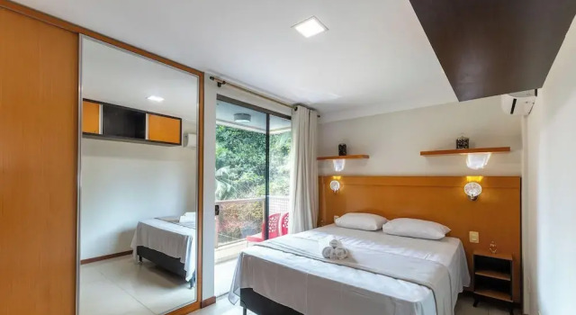 Apt w/ Balcony Steps From the Sea, Ilheus Erw0301