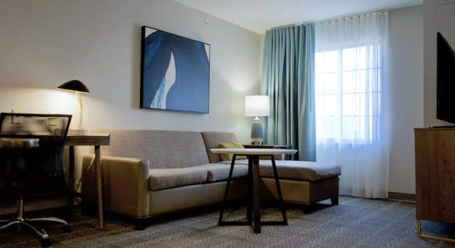 Четырёхместный люкс Staybridge Suites Akron-Stow-Cuyahoga Falls by IHG