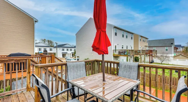 Апартаменты 1 Mi to Ocean: Modern Carolina Beach Townhome