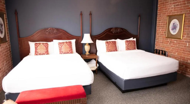 Четырёхместный номер Deluxe The Victor Hotel