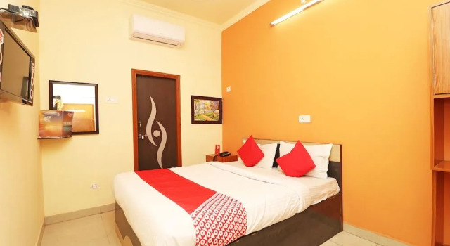 OYO 27929 Hotel Cristal Park