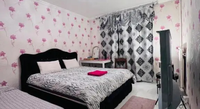 Blue Moon Homestay, Забронировать Отель Бобиньи Seine-Saint-Denis