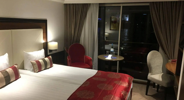Select MS William Shakespeare - Düsseldorf, Забронировать Отель Отели Нойс с завтраком, рядом с Базилика Святого Квирина, Завтраки
