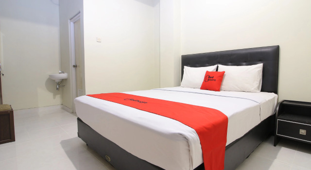 RedDoorz Plus near Universitas Negeri Yogyakarta, Book Hotel Depok 