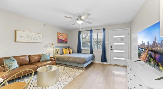 Stylish Modern Studio Close to Downtown and Domain, Забронировать Апартаменты/квартира Остин Greater Austin