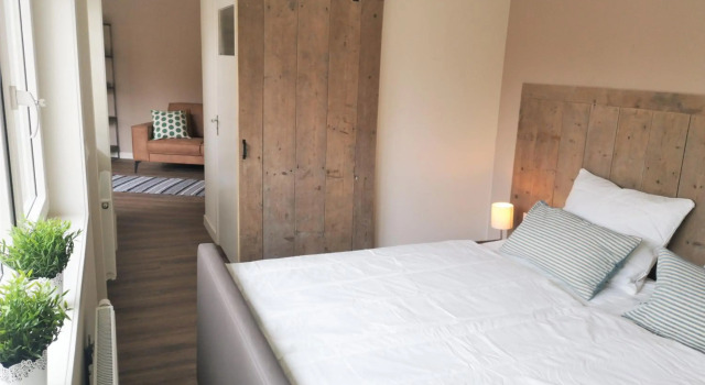 DWC00 - New romantic studio with large terrace, Book Hotel Domburg 