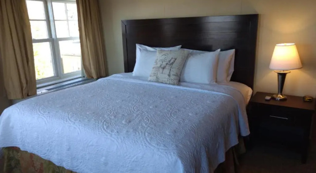 Номер Standard с видом на озеро Harbor House Inn