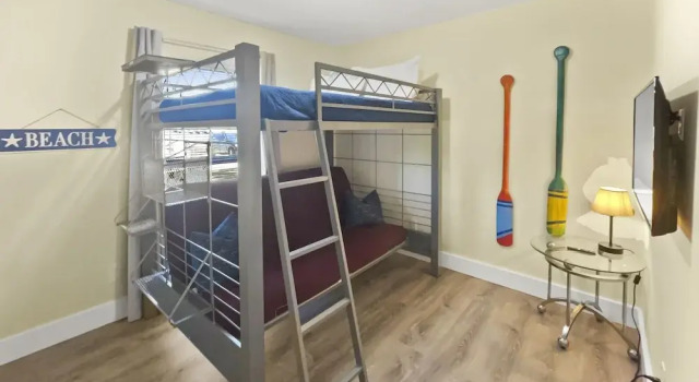 Коттедж с 3 комнатами Wanna Go Back 3 Bedroom Home by RedAwning