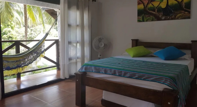 Трёхместный номер Standard с балконом Hostal Antawara Tayrona