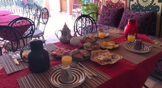 Кровать в общем номере Hostel Amour dauberge
