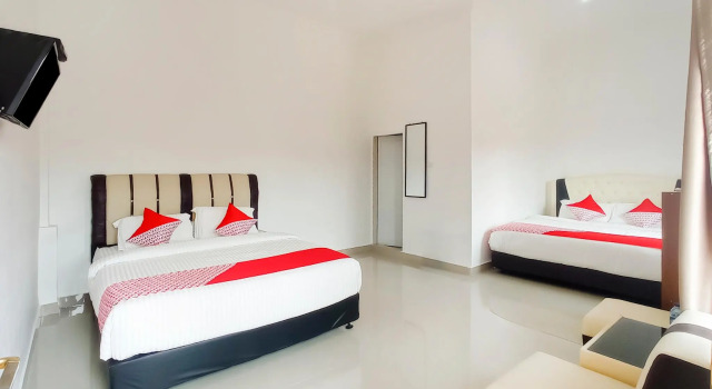 Семейный люкс OYO 3215 Marina Hotel