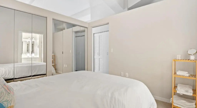 Номер Standard Heart of Downtown with Amazing Amenities steps from Nightlife 503