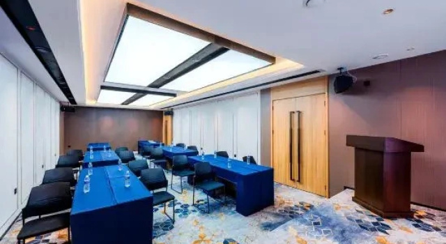 Lishang Hotel (Mengzi South Lake Park Red River State Government Store)
