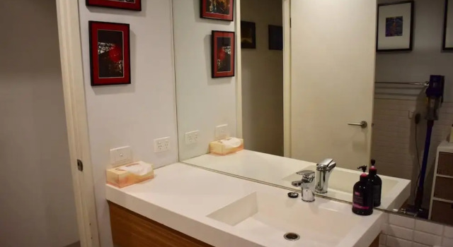 Апартаменты Spacious 1 Bedroom Apartment in the Heart of Melbourne's CBD