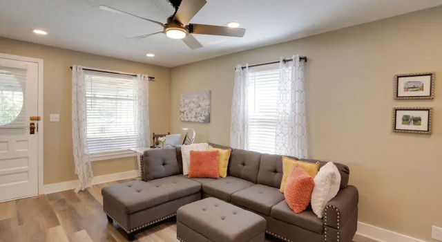 Коттедж с 2 комнатами Welcoming Willoughby Home: 1 Mi to Historic Dtwn