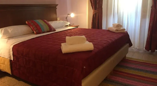 Joseph House, Забронировать Отель Отели Флоренции 3 звезды, рядом с Площадь Кафедрального собора, 3*