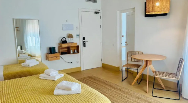 Трёхместный номер Superior c 1 комнатой с видом на сад Hostal Sa Teula