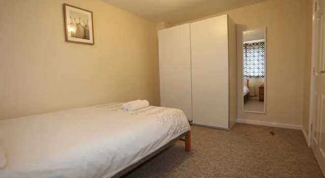 Beautiful 4 beds Hillview House