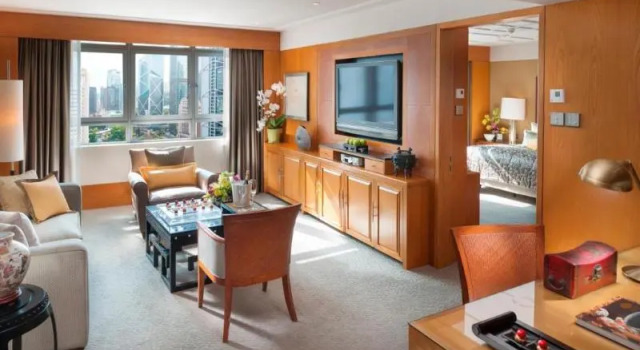 Номер Standard с красивым видом из окна Mandarin Oriental, Hong Kong