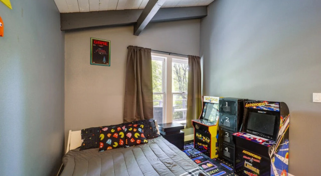 Beech Mountain Home w/ Fire Pit < 1 Mi to Skiing!