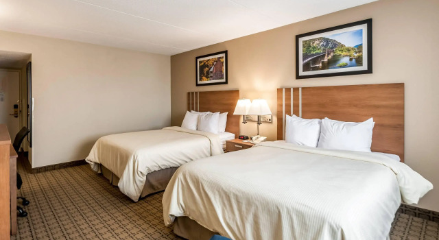 Четырёхместный номер Standard Clarion Inn Harpers Ferry-Charles Town