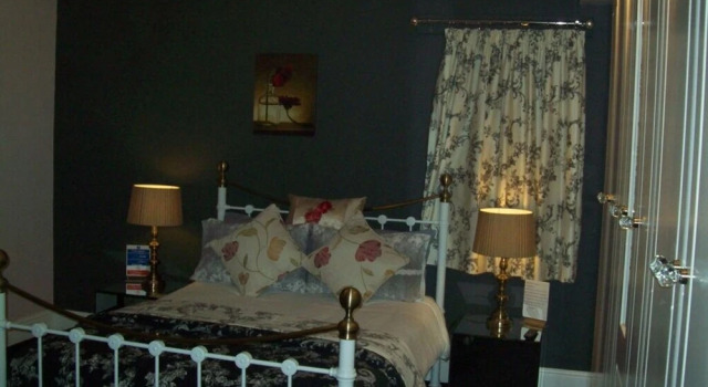 Fifth Milestone Cottage - B&B, Забронировать Отель «постель и завтрак» Бизнес-отели Англии, 4* 5*