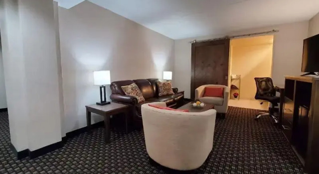 Люкс Premier AmericInn by Wyndham Watertown