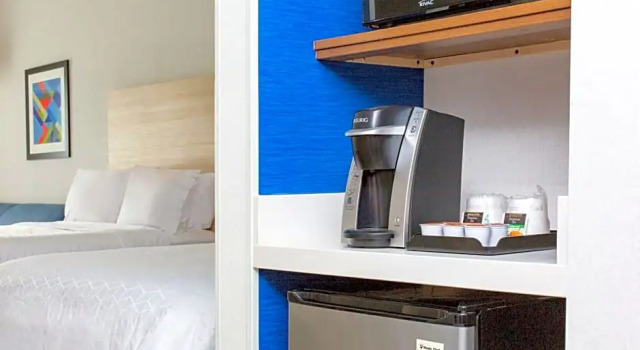 Номер Executive Holiday Inn Express Ontario by IHG
