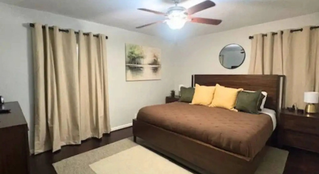 Houston Parkside Haven Near Med Center and UH, Book Feriehus Sommerhuse i Houston, Hytte