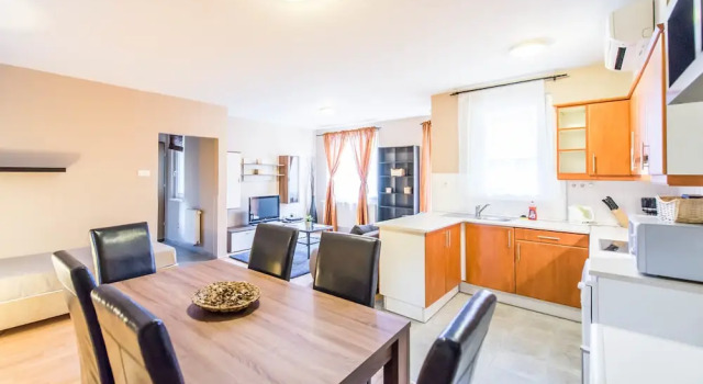 Кровать в общем номере с 2 комнатами с балконом Nova Apartments