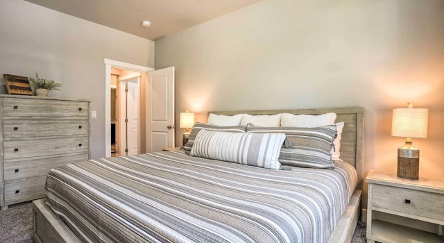 Коттедж Northwest Sunriver Getaway w/ Community Amenities!