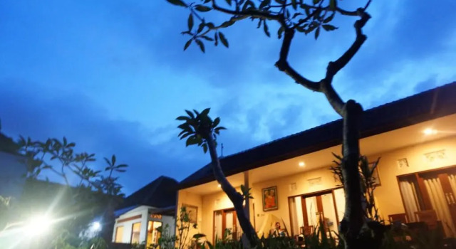 Кровать в общем номере Sila Urip Guest House