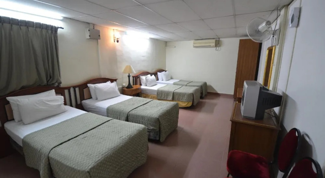 Кровать в общем номере Lotus Family Hotel, Medan Tuanku