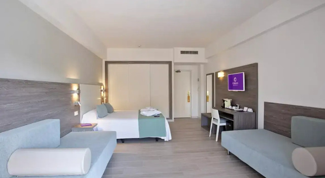 Junior-Suite mit Poolblick FERGUS Bermudas