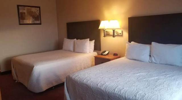 Четырёхместный номер Standard Grand View Inn & Suites