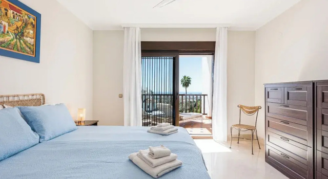 Incredible Apartment With sea Views and Balcony